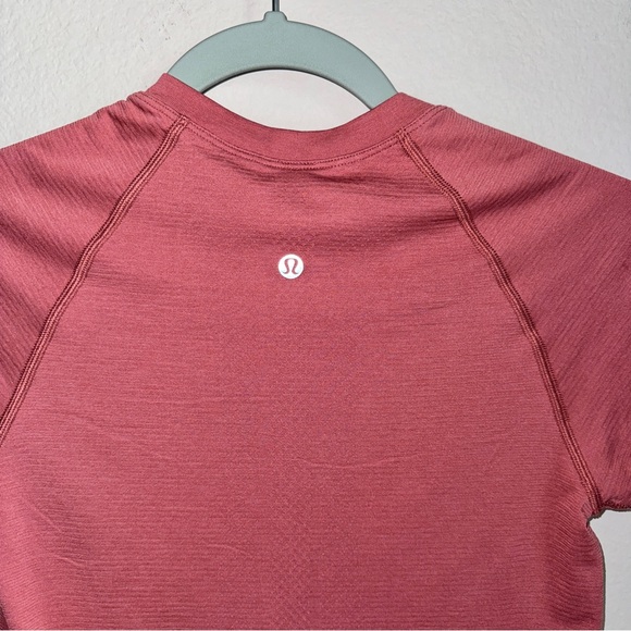 LuLuLemon Swiftly Tech short sleeve 2.0 waistlength - Picture 3 of 4